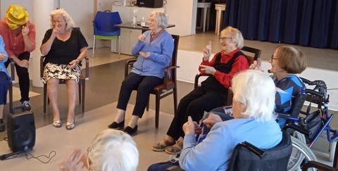 yoga du rire seniors vendee loire atlantique 